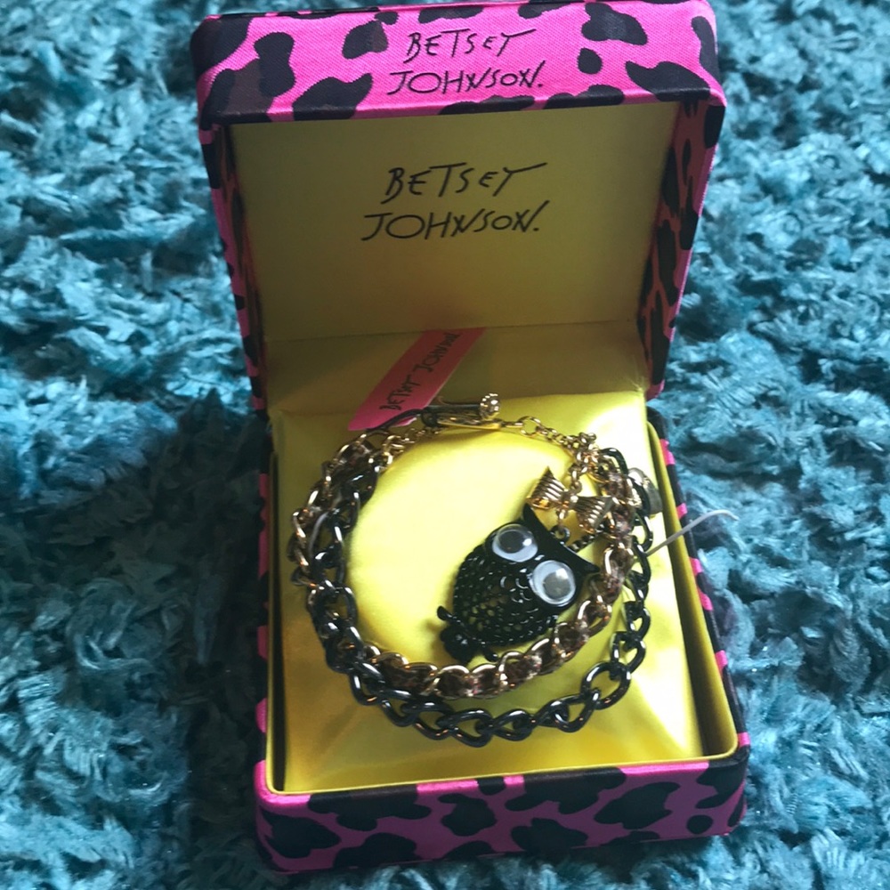 NWT Betsey Johnson Owl charm bracelet